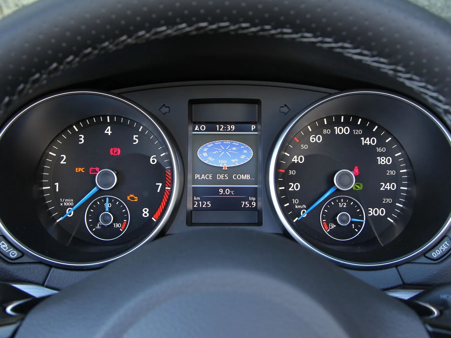 Volkswagen_Golf_R_6_generation__Cabrio__12.jpg