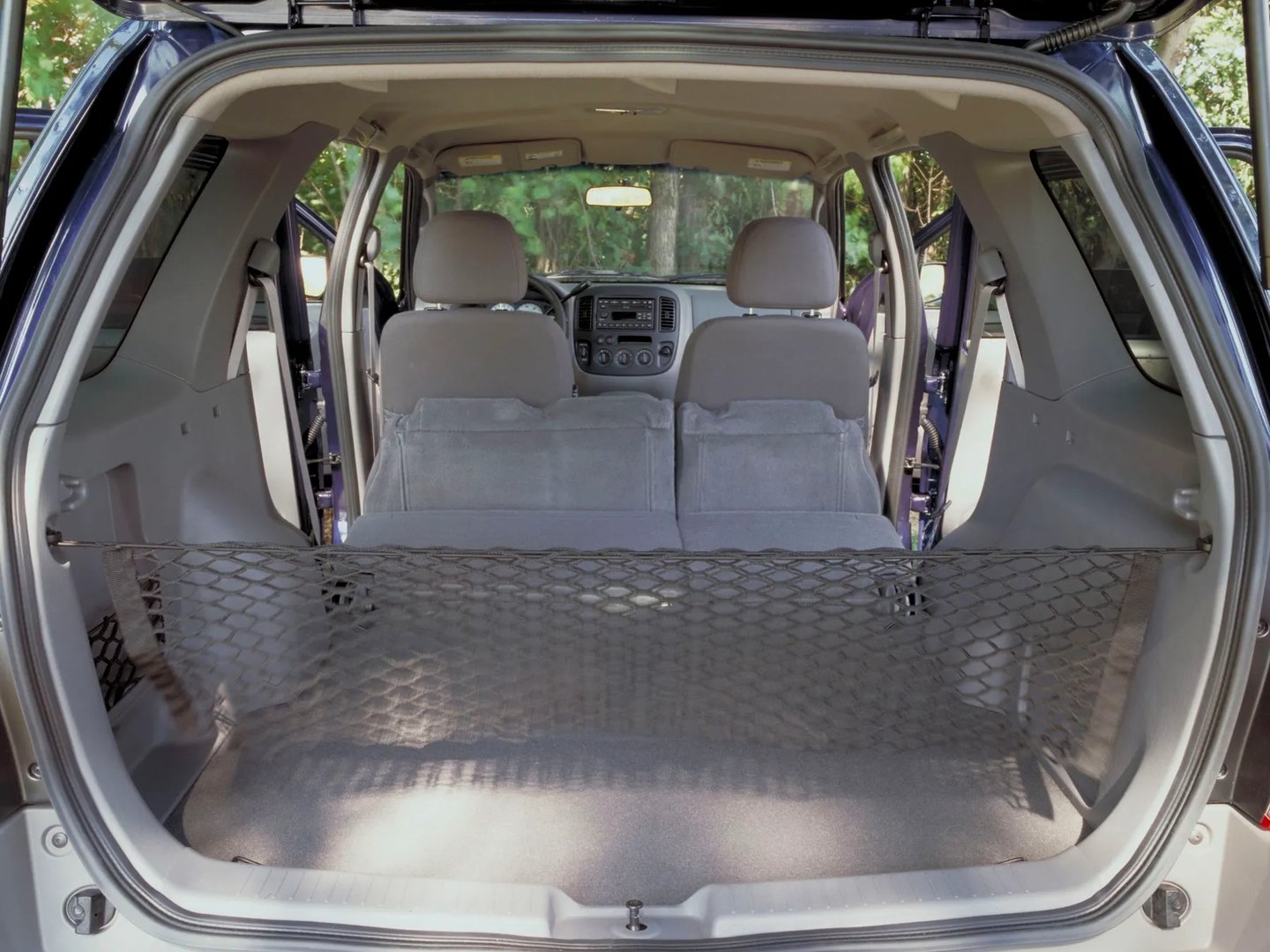 Ford_Escape_1_generation__SUV_5-doors__11.jpg