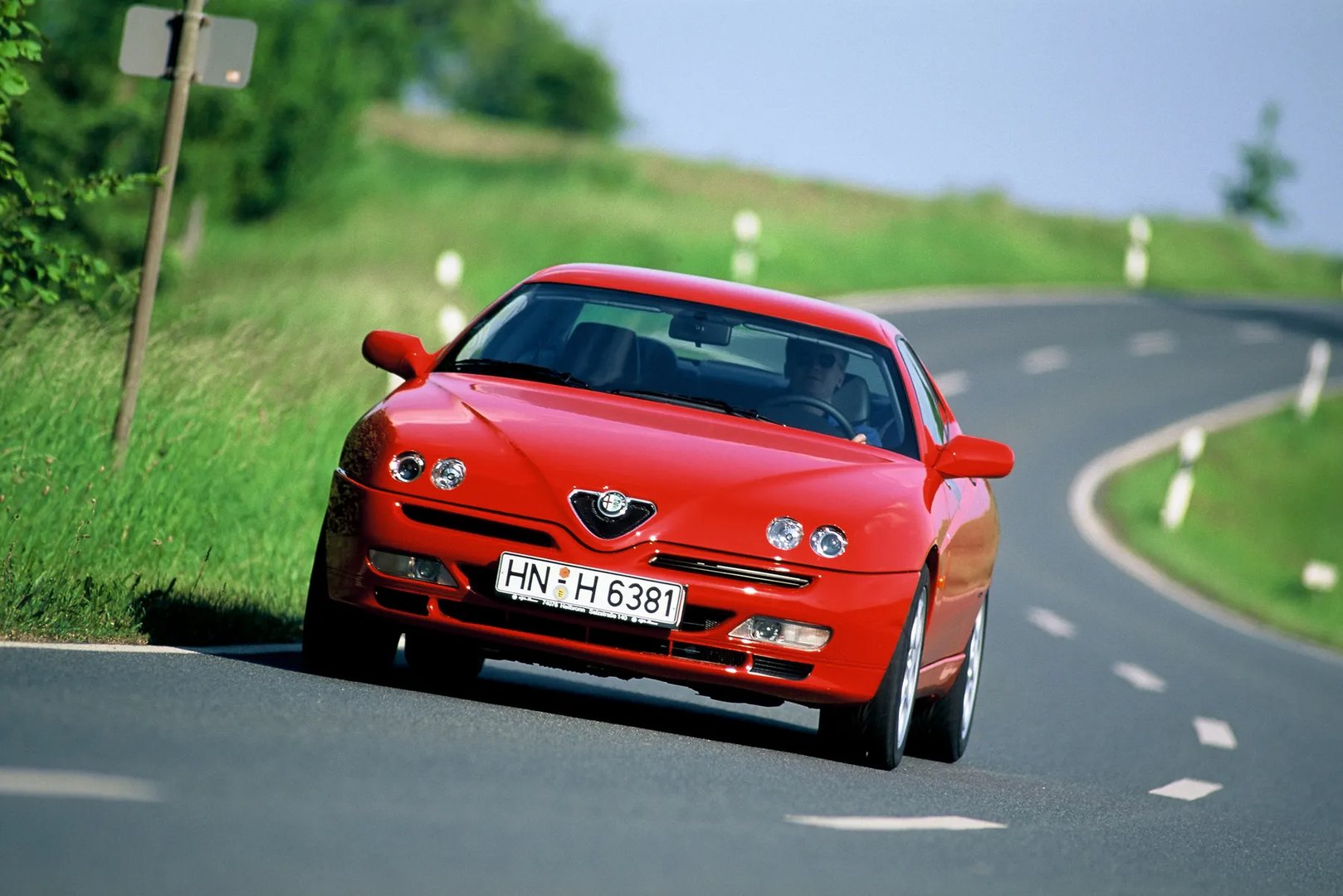 Alfa Romeo_GTV_1_generation__Coupe__2.jpg