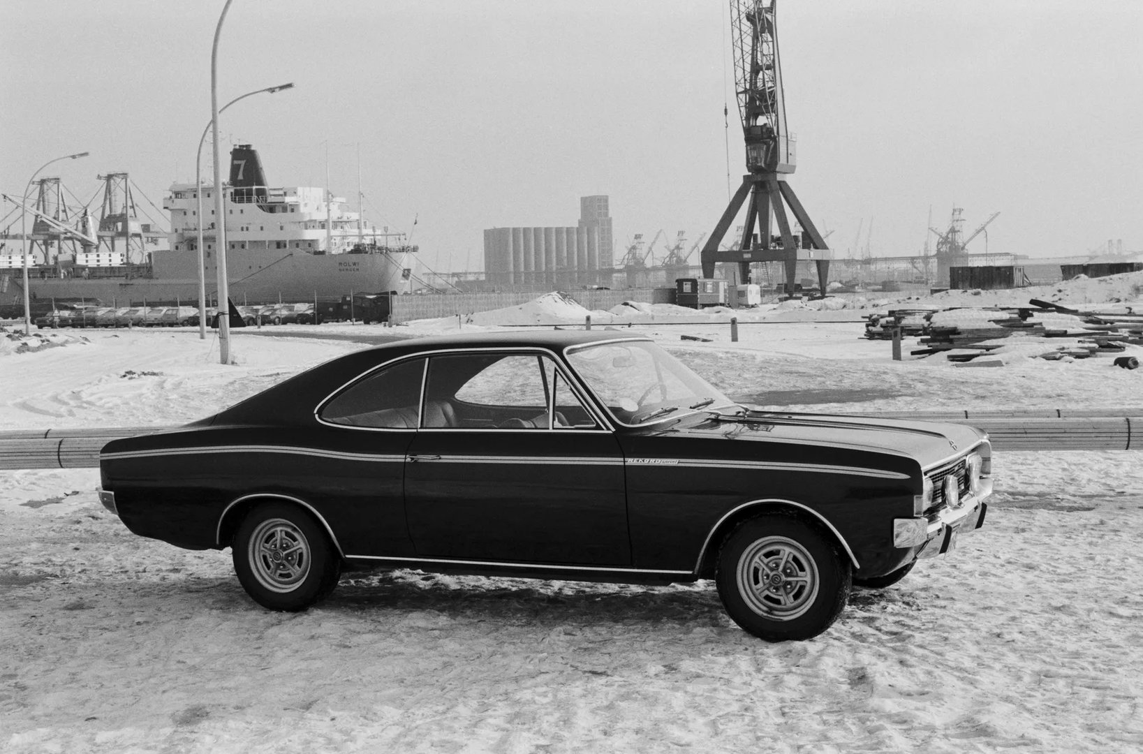 Opel_Rekord_3_generation__Coupe__13.jpg