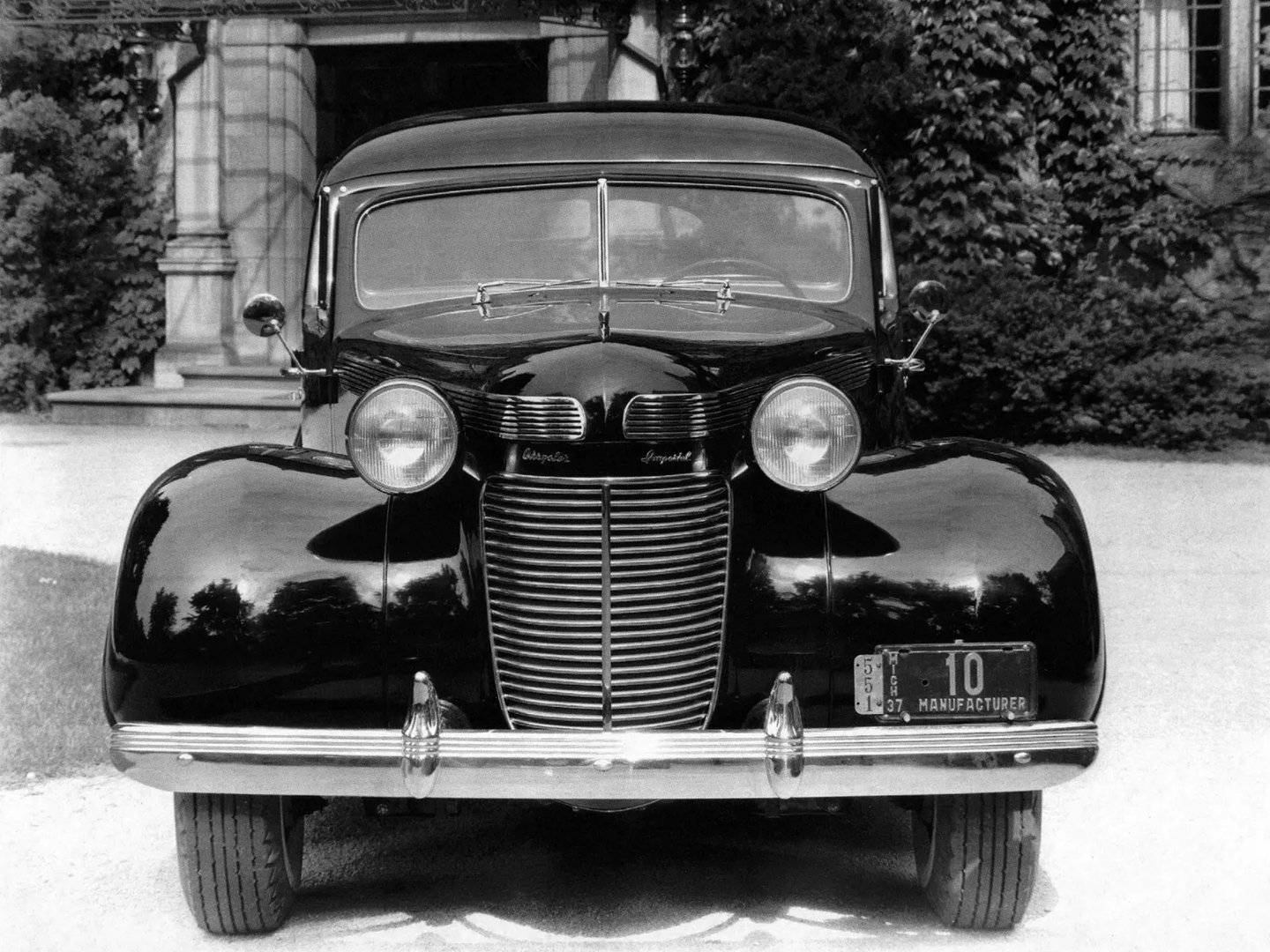 Chrysler_Imperial_4_generation__Sedan__1.jpg