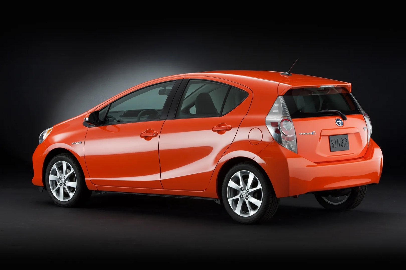 Toyota_Prius_C_1_generation__Hatchback_5-door__6.jpg