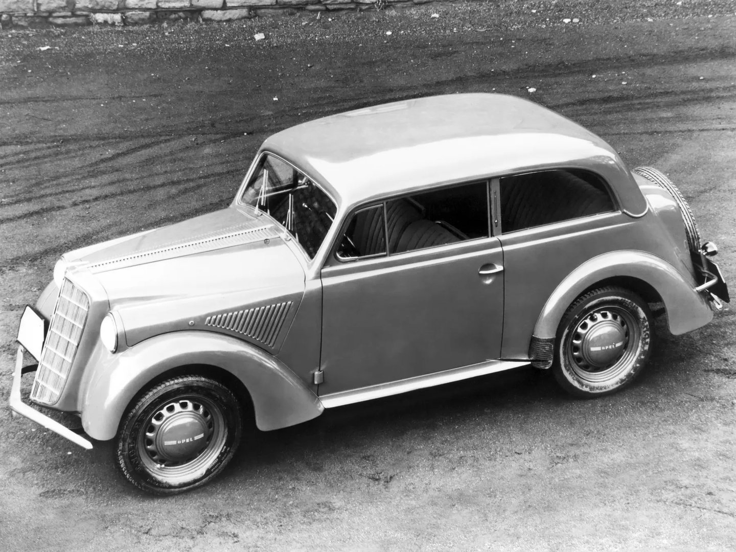 Opel_Olympia_1_generation__Coupe__1.jpg