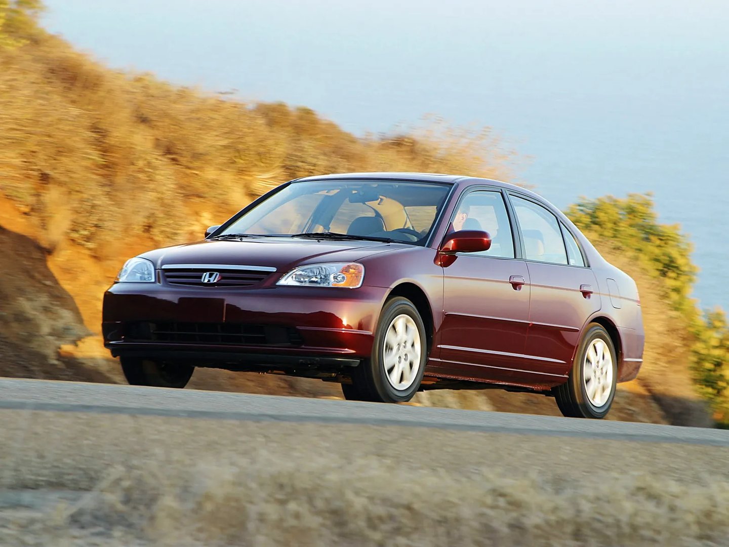 Honda_Civic_(USA)_7_generation__Sedan__5.jpg