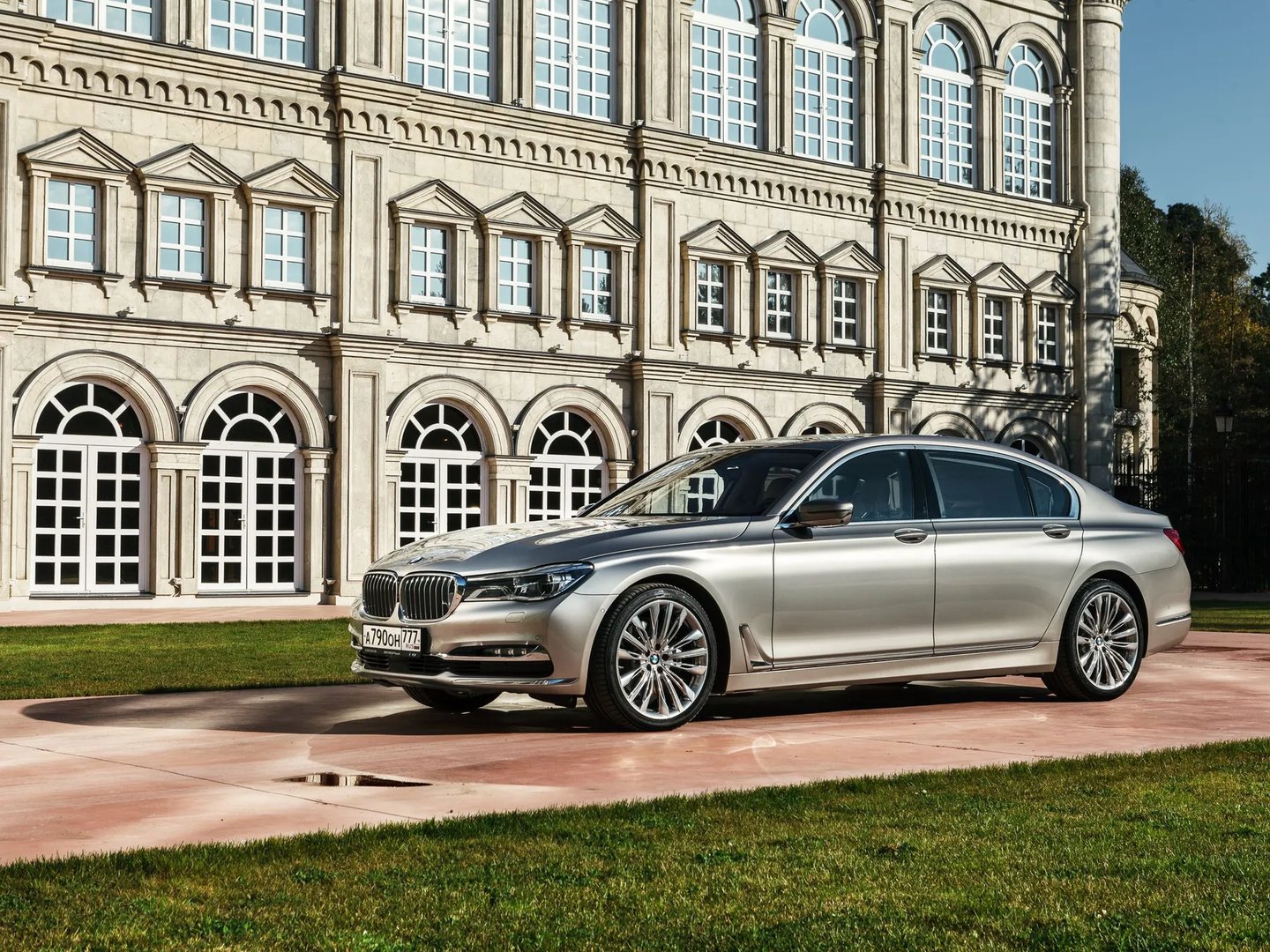 BMW_7_series_6_generation__Sedan_Long__11.jpg
