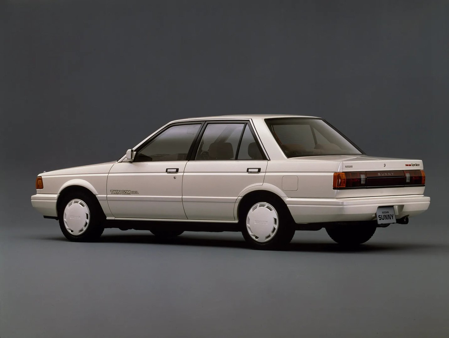 Nissan_Sunny_6_generation__Sedan__12.jpg