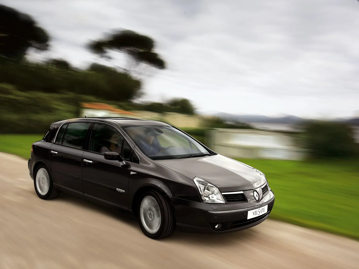 Renault_Vel_Satis_1_generation_restyling__Hatchback_5-door__4.jpg