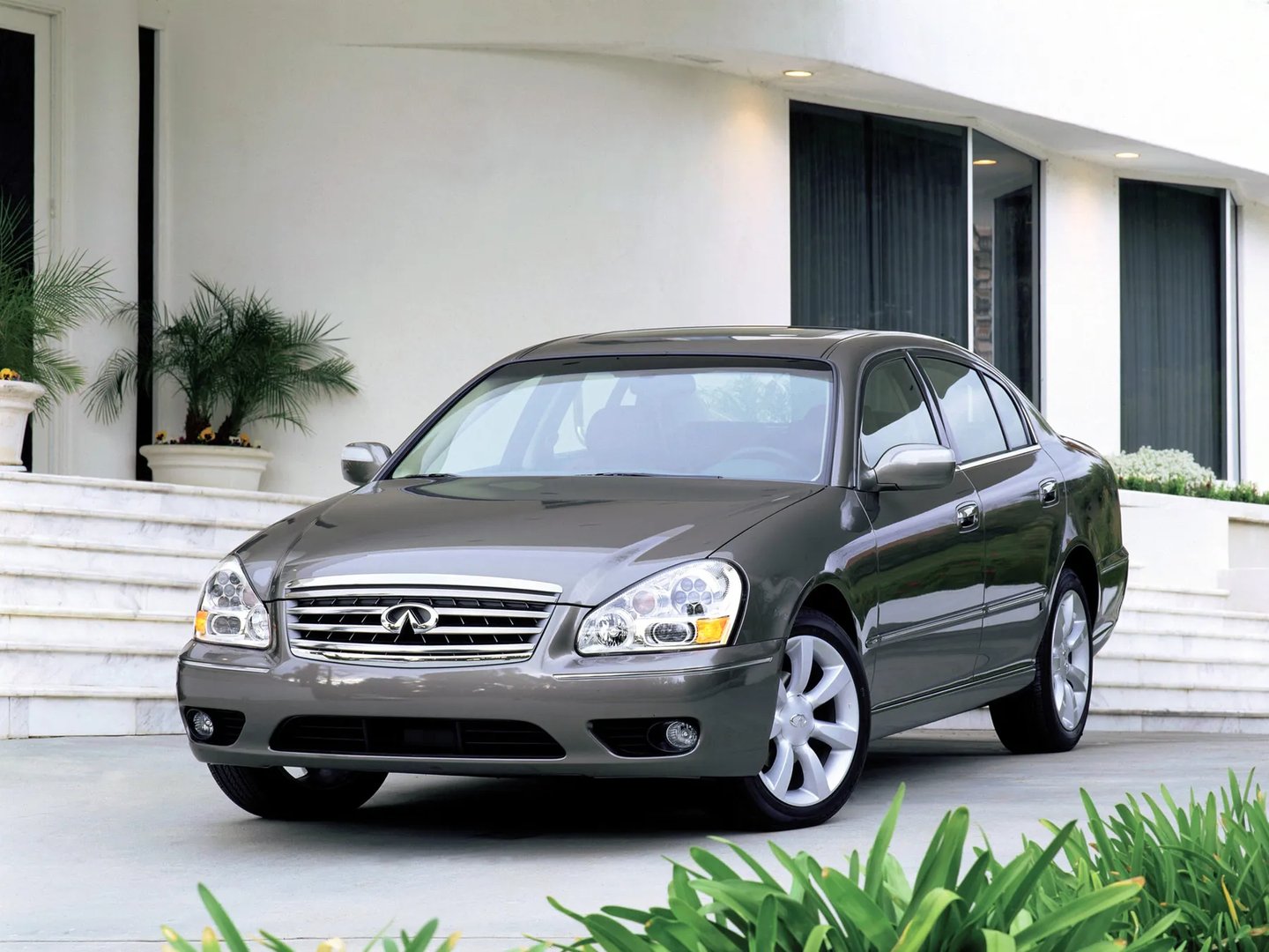 Infiniti_Q45_3_generation_restyling__Sedan__1.jpg