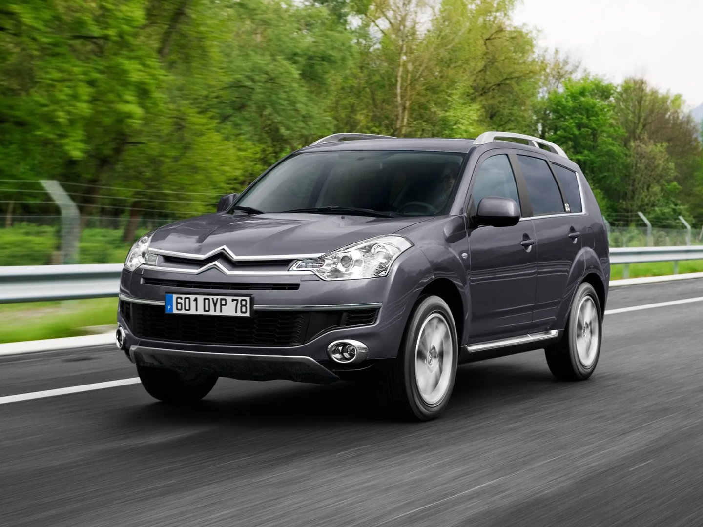 Citroen_C-Crosser_1_generation__SUV_5-doors__2.jpg