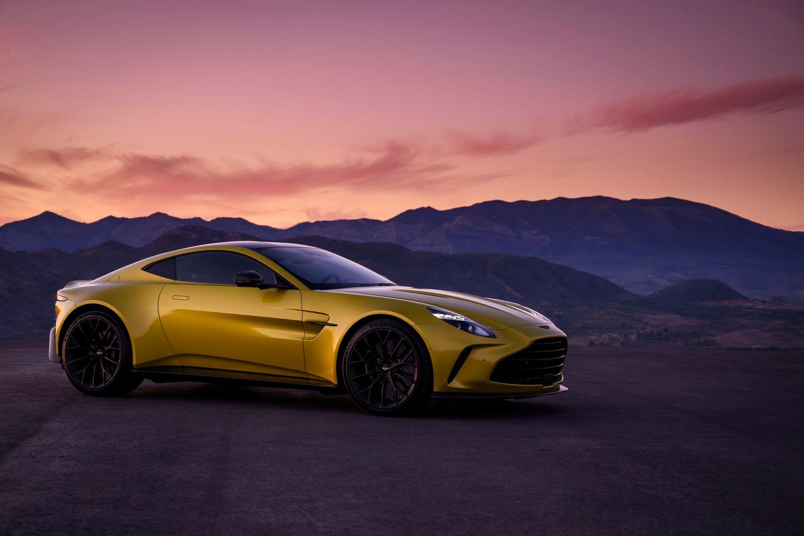 Aston Martin Vantage 4 generation, restyling  Coupe 
