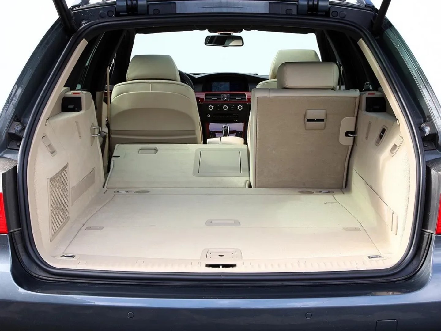 Alpina_B5_1_generation_restyling__Estate_5-door__4.jpg