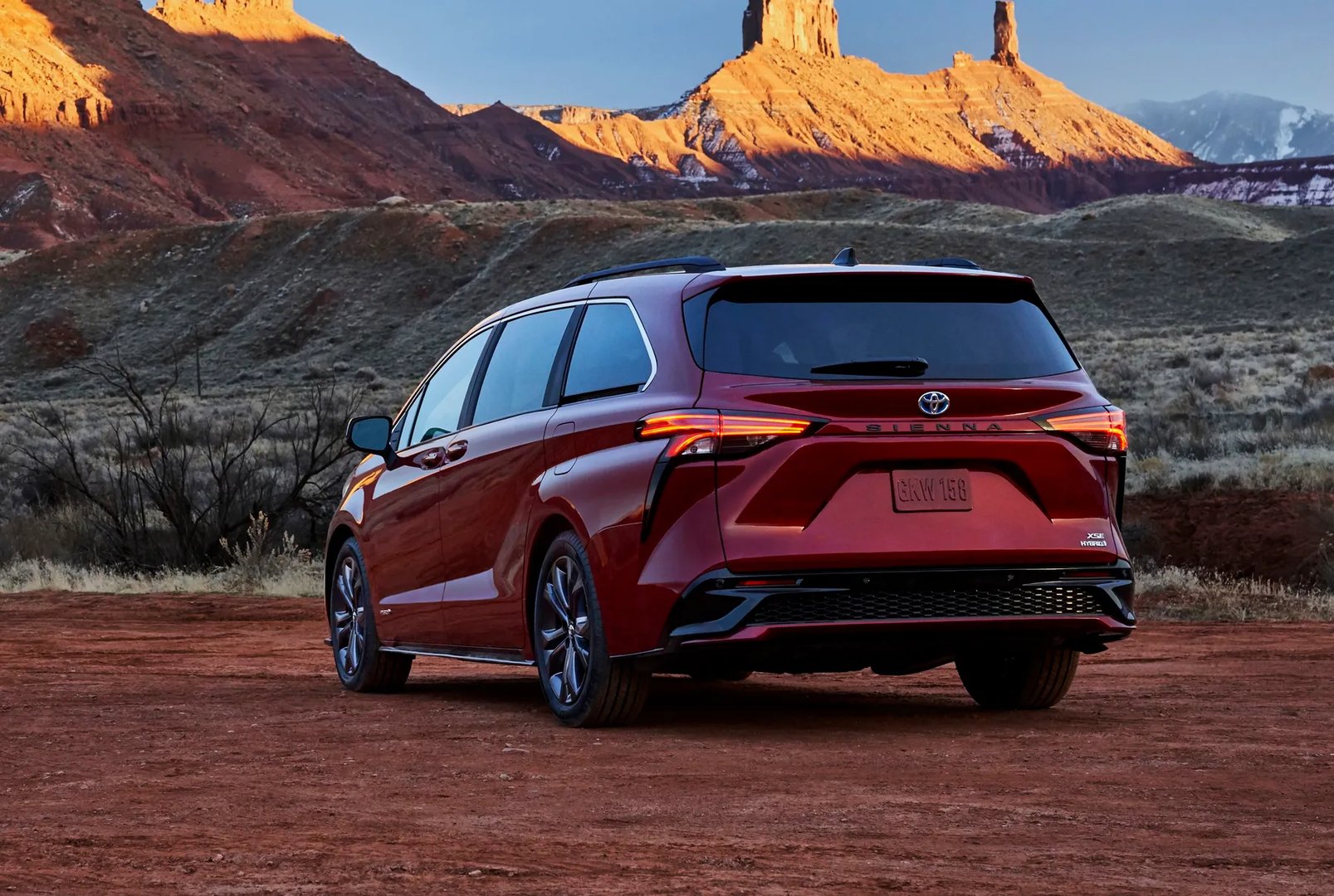Toyota_Sienna_4_generation__Minivan__1.jpg