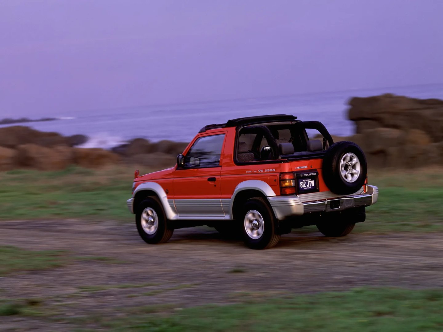 Mitsubishi_Pajero_2_generation__SUV_cabriolet__3.jpg