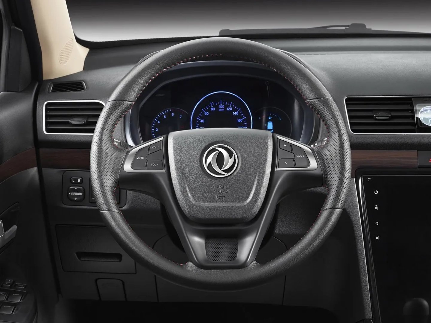 DongFeng_370_1_generation__SUV_5-doors__9.jpg