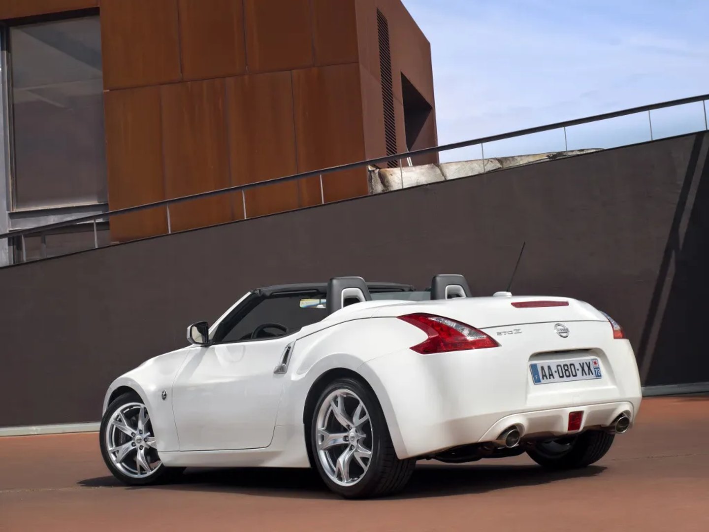 Nissan_370Z_1_generation__Roadster__4.jpg
