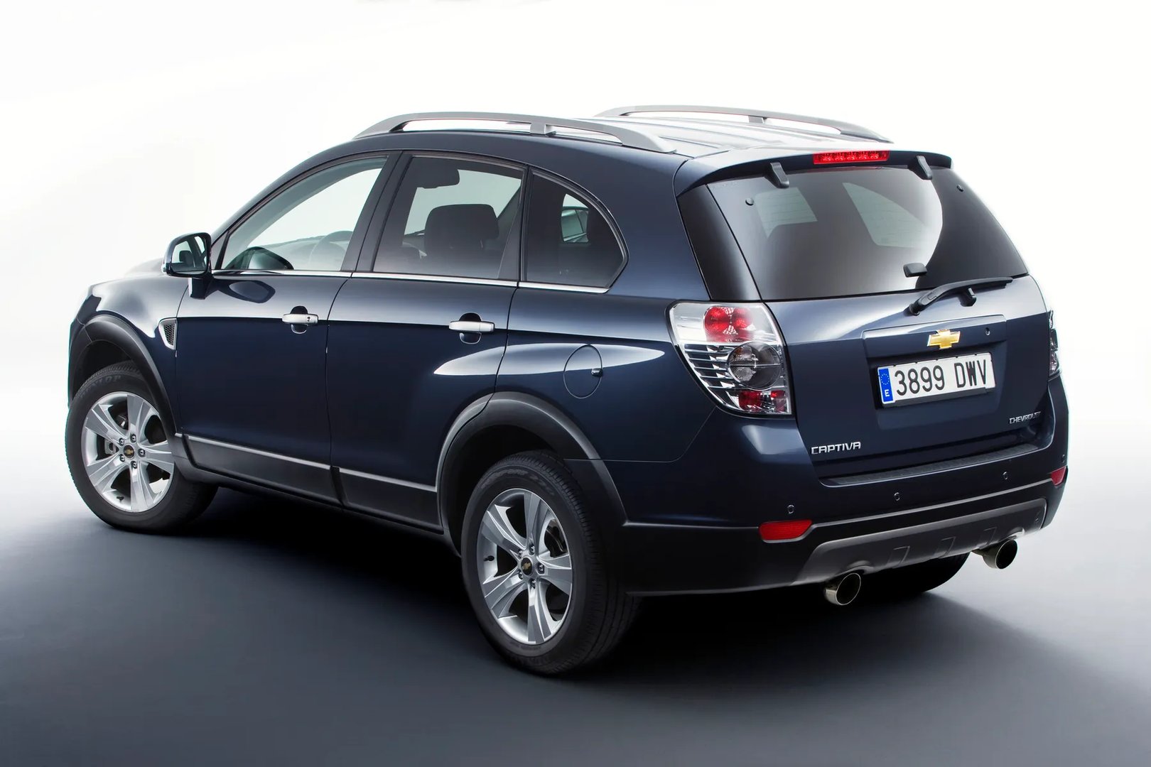 Chevrolet_Captiva_Sport_1_generation__SUV_5-doors__2.jpg