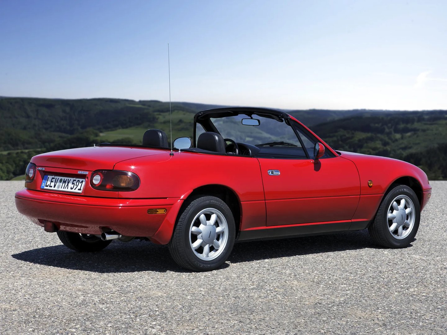 Mazda_MX-5_1_generation__Roadster__10.jpg