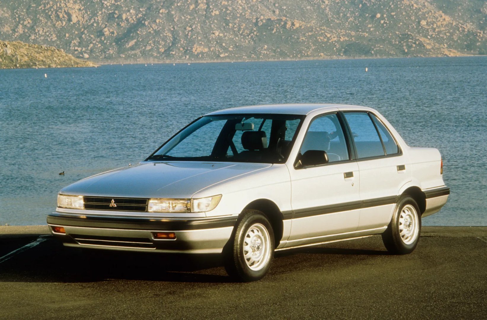 Mitsubishi_Mirage_3_generation__Sedan__2.jpg