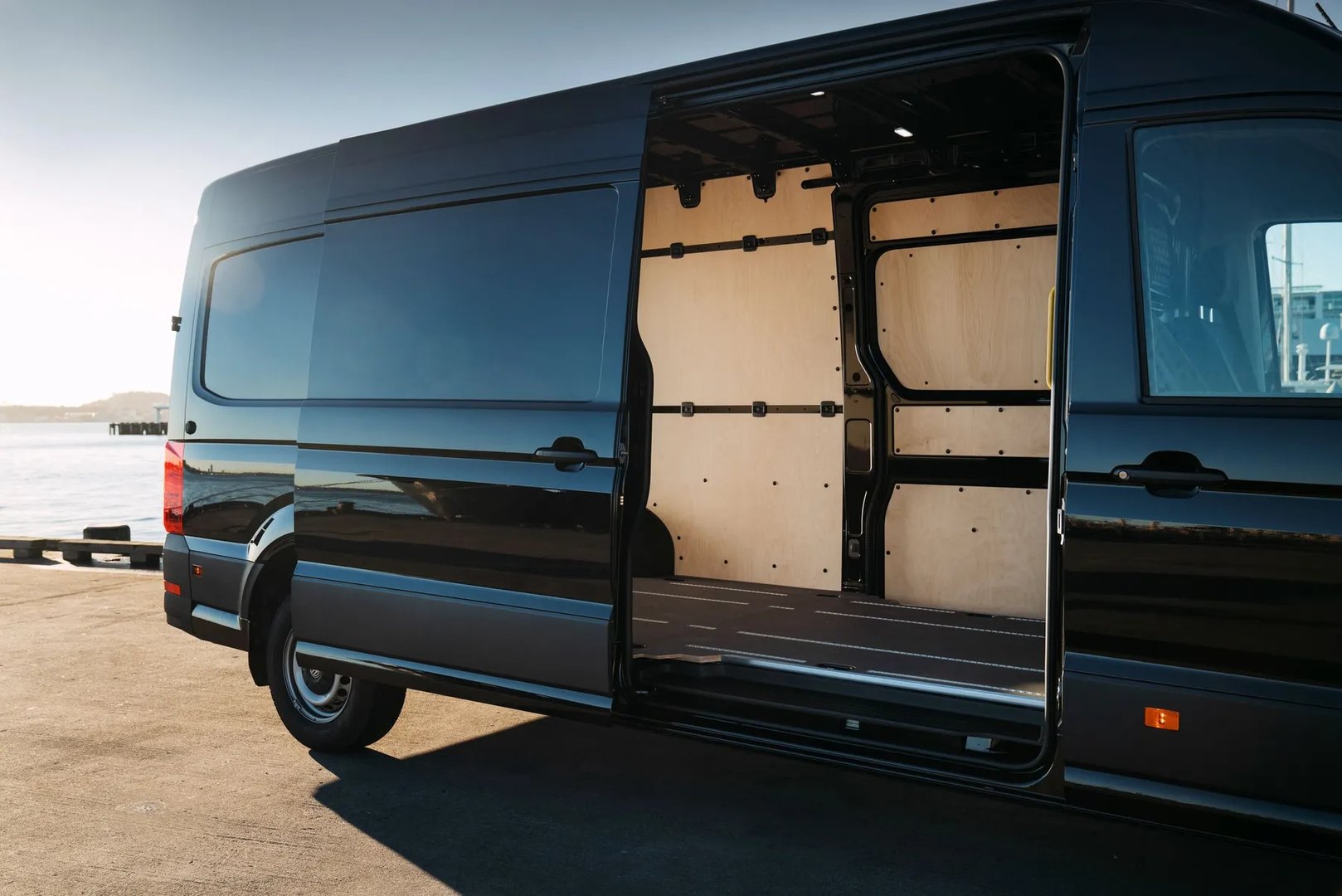 Volkswagen_Crafter_2_generation__Van_Extra_Long__7.jpg