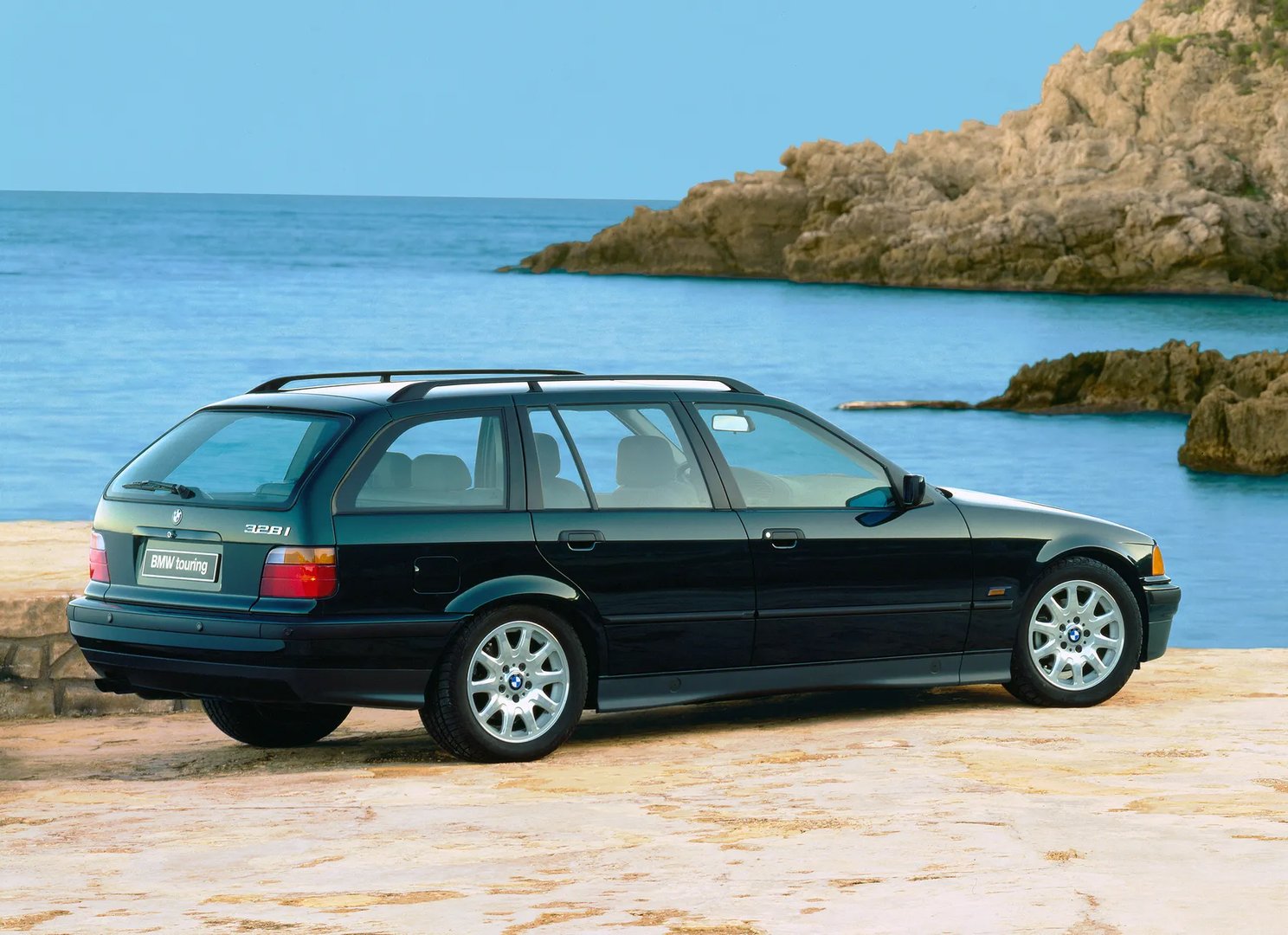 BMW_3_series_3_generation__Estate_5-door__3.jpg