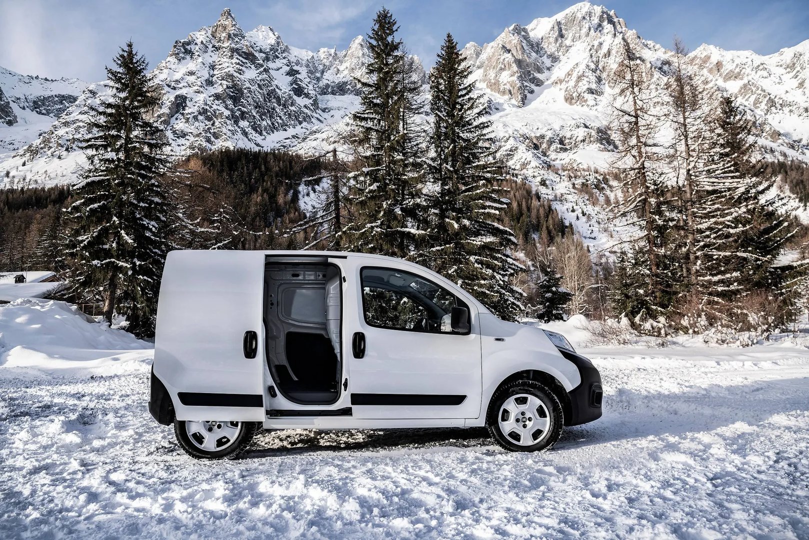 Fiat_Fiorino_3_generation_restyling_1__Van__9.jpg