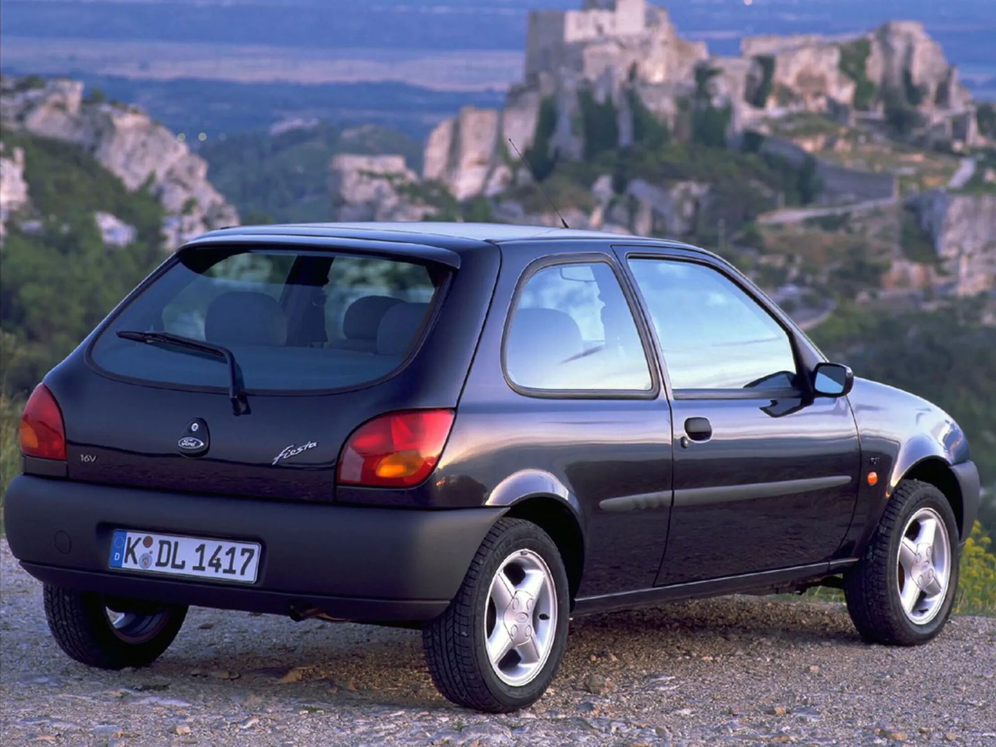 Ford_Fiesta_4_generation__Mini_3-doors__4.jpg