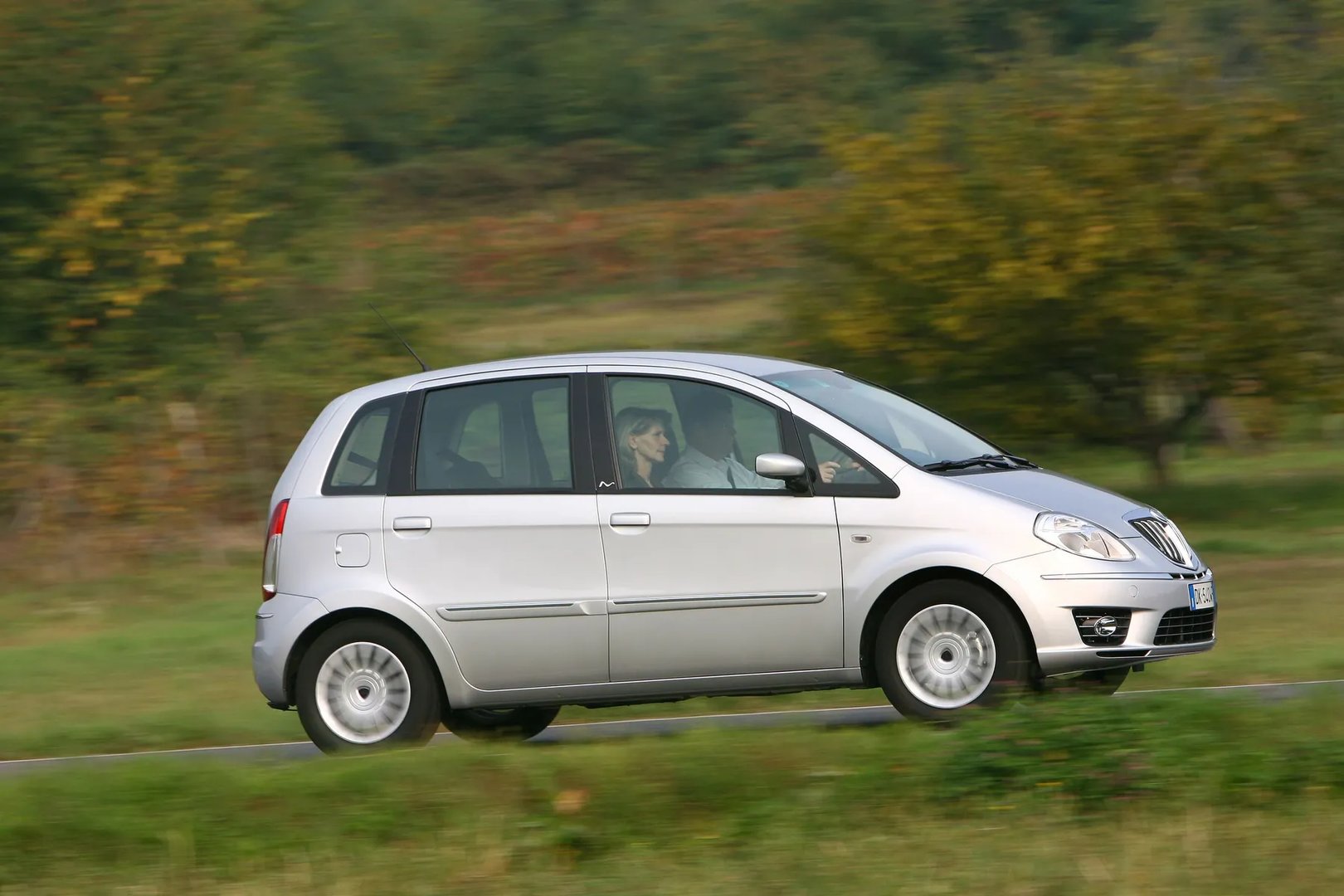 Lancia_Musa_1_generation_restyling__Compact_Van__12.jpg