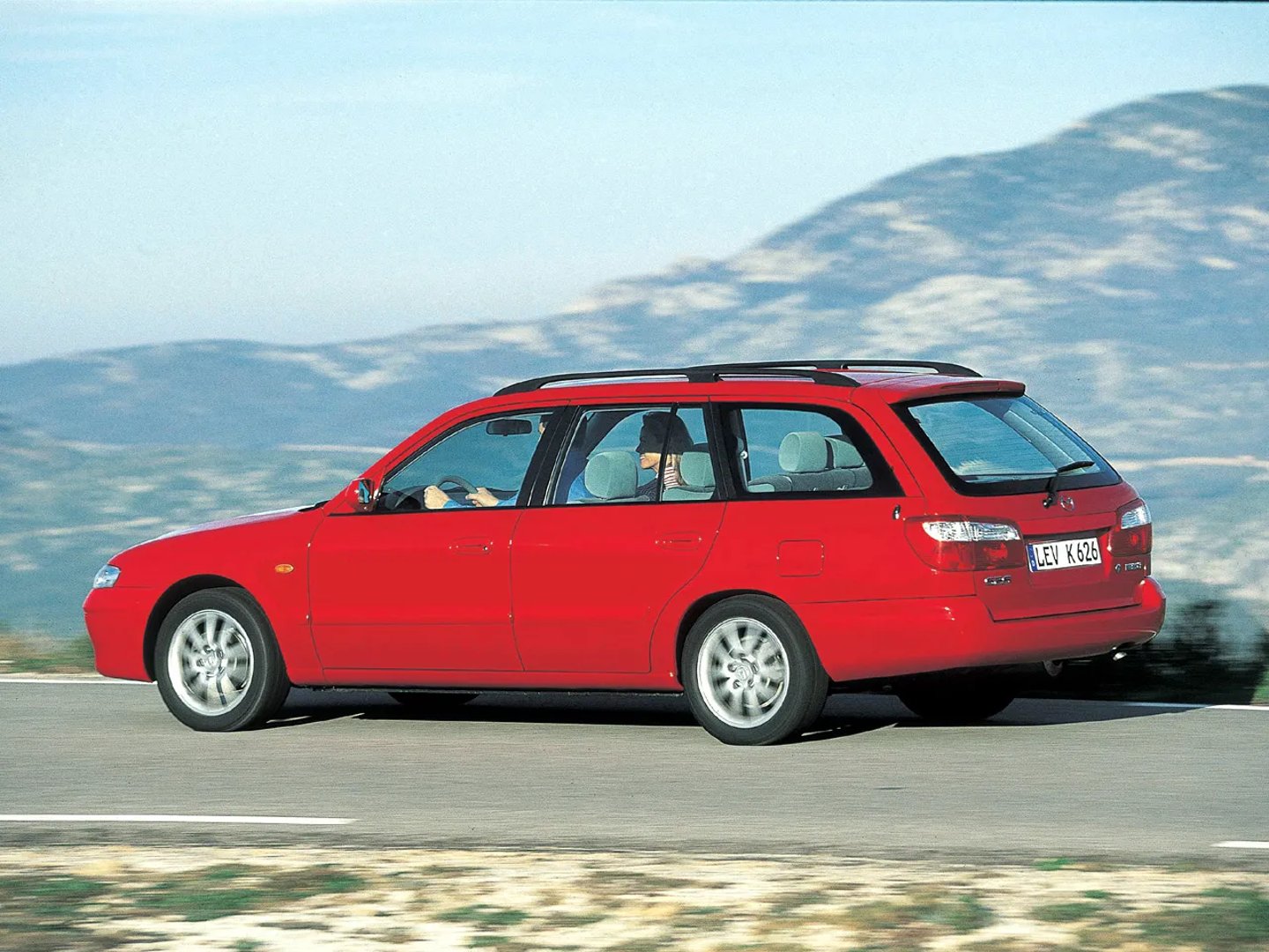 Mazda_626_5_generation__Estate_5-door__1.jpg
