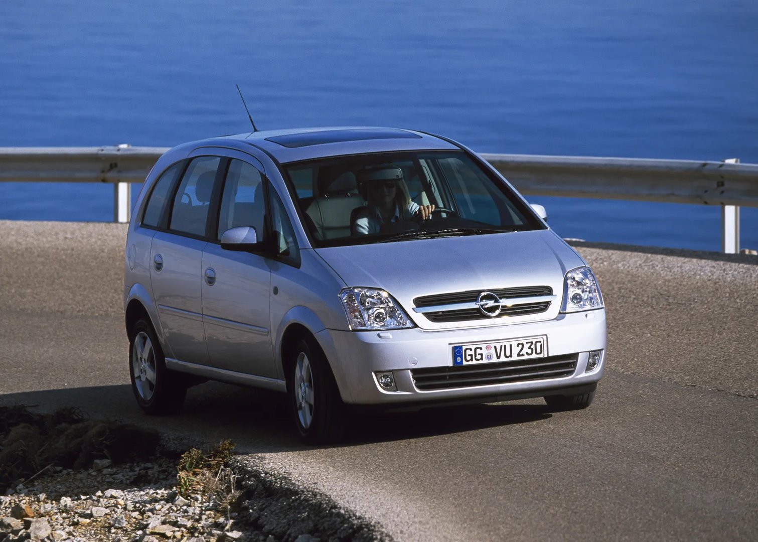 Opel_Meriva_1_generation__Compact_Van__9.jpg