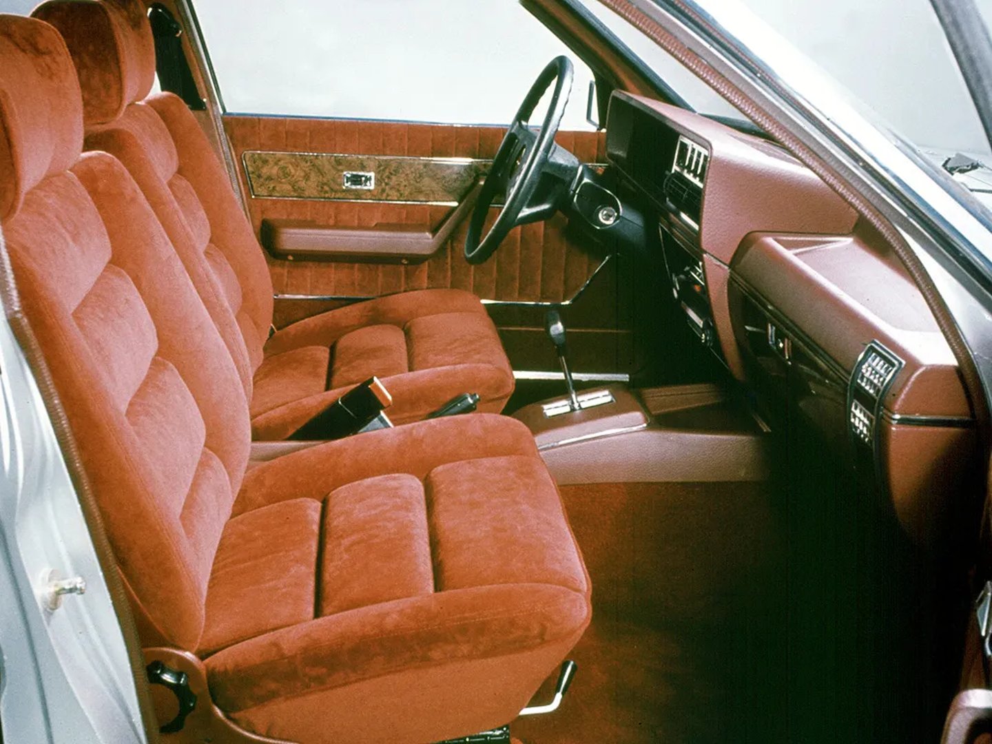 Opel_Senator_1_generation__Sedan__9.jpg