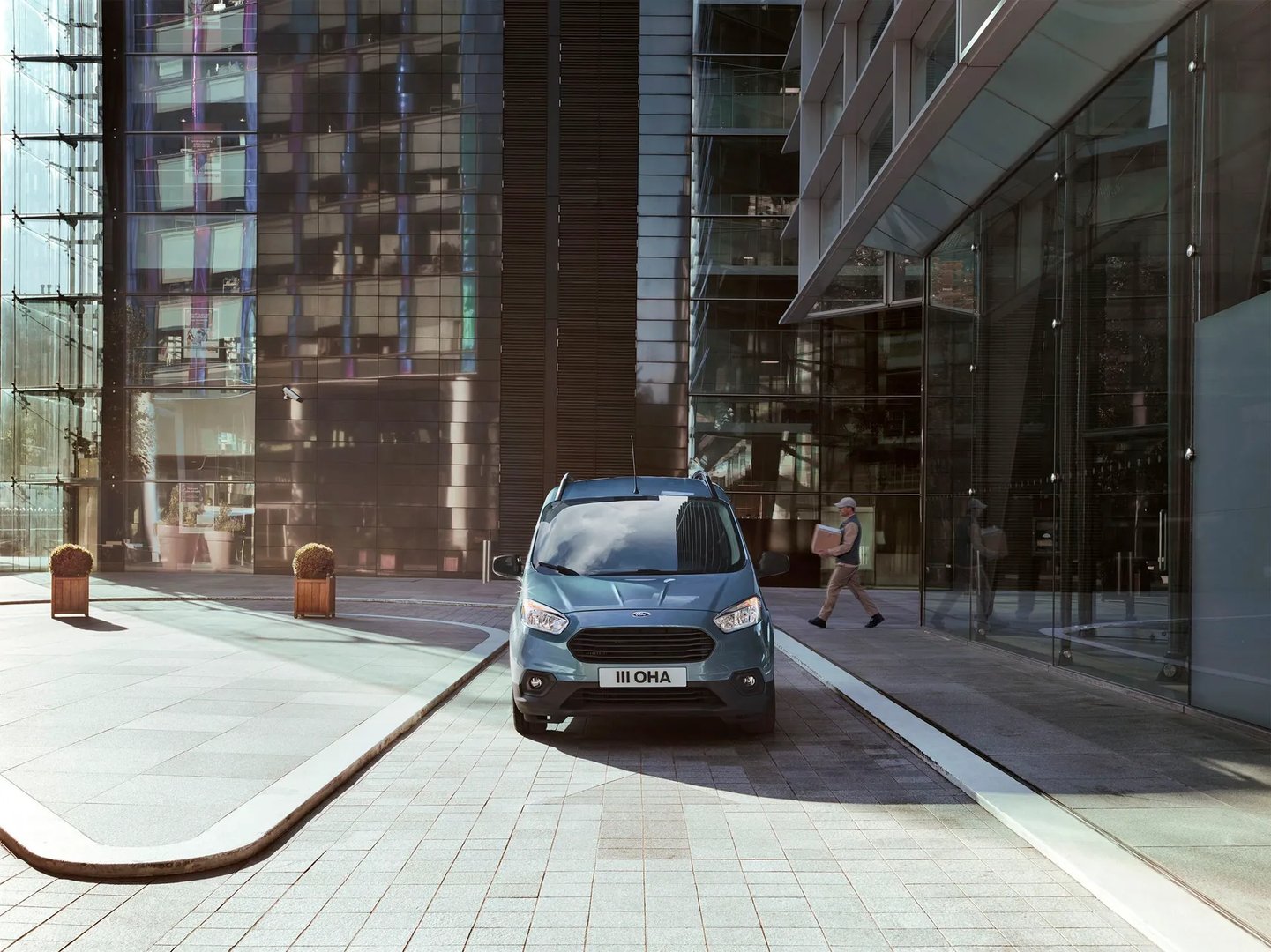 Ford_Transit_Courier_1_generation_restyling_1__Compact_Van__7.jpg