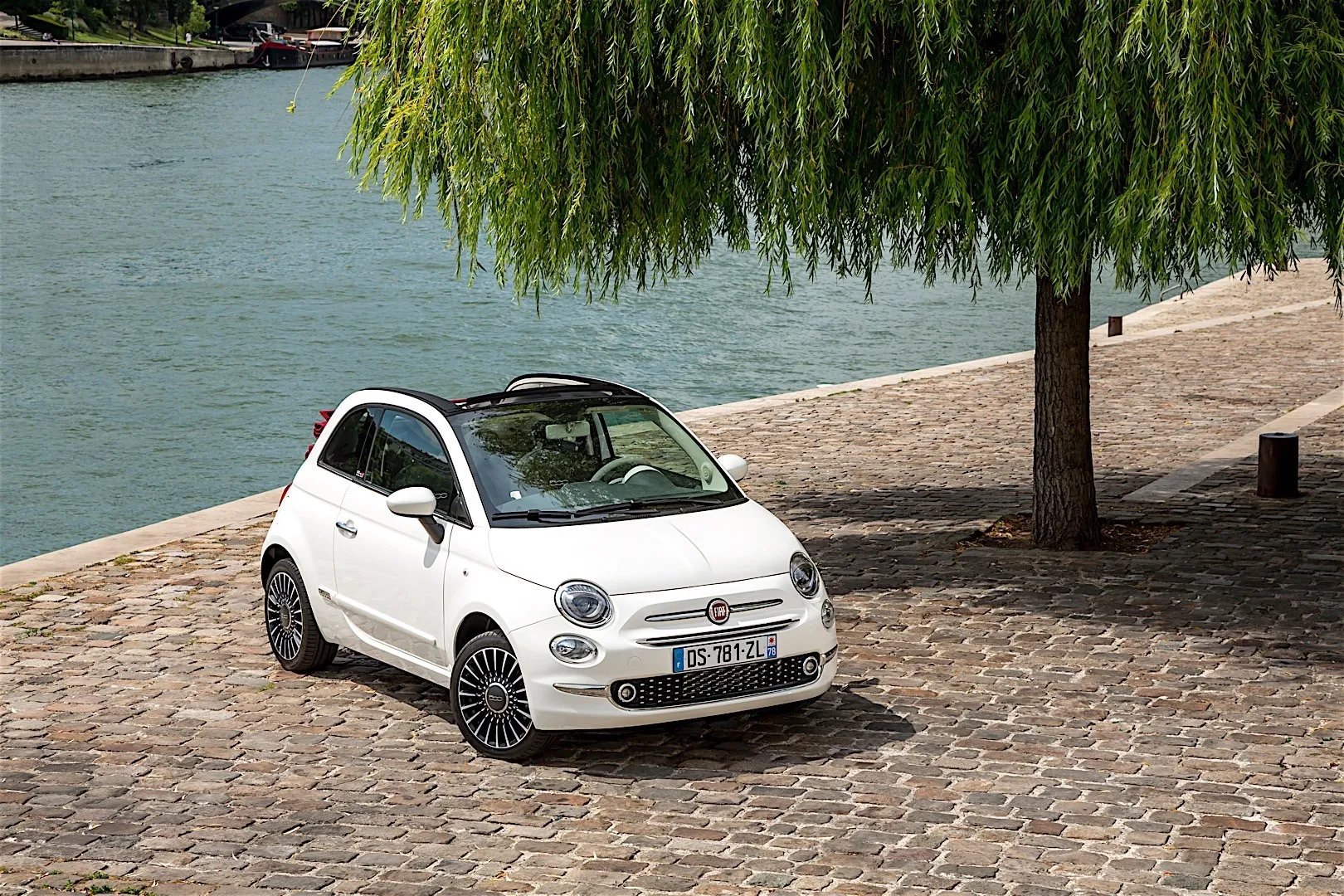 Fiat_500_2_generation_restyling__Cabrio__12.jpg