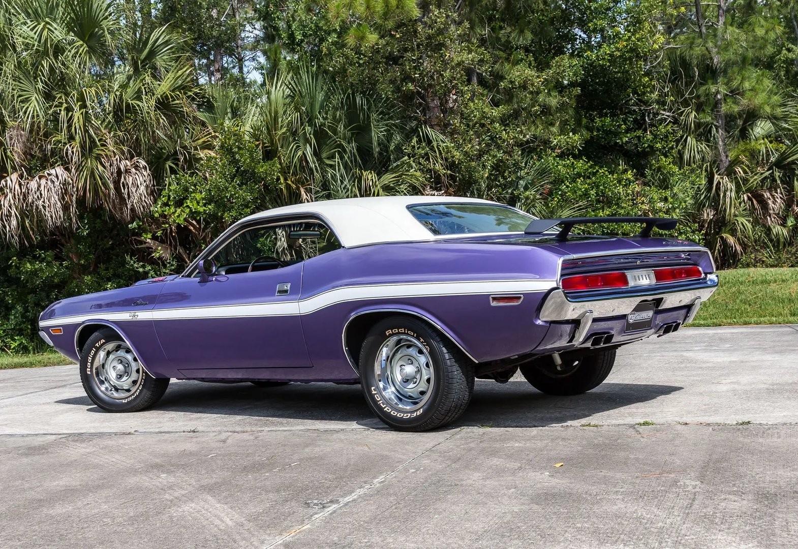 Dodge_Challenger_1_generation__Coupe__2.jpg