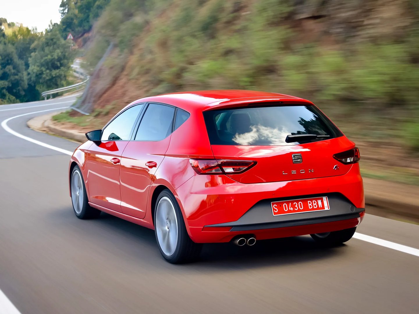 SEAT_Leon_3_generation__Hatchback_5-door__10.jpg