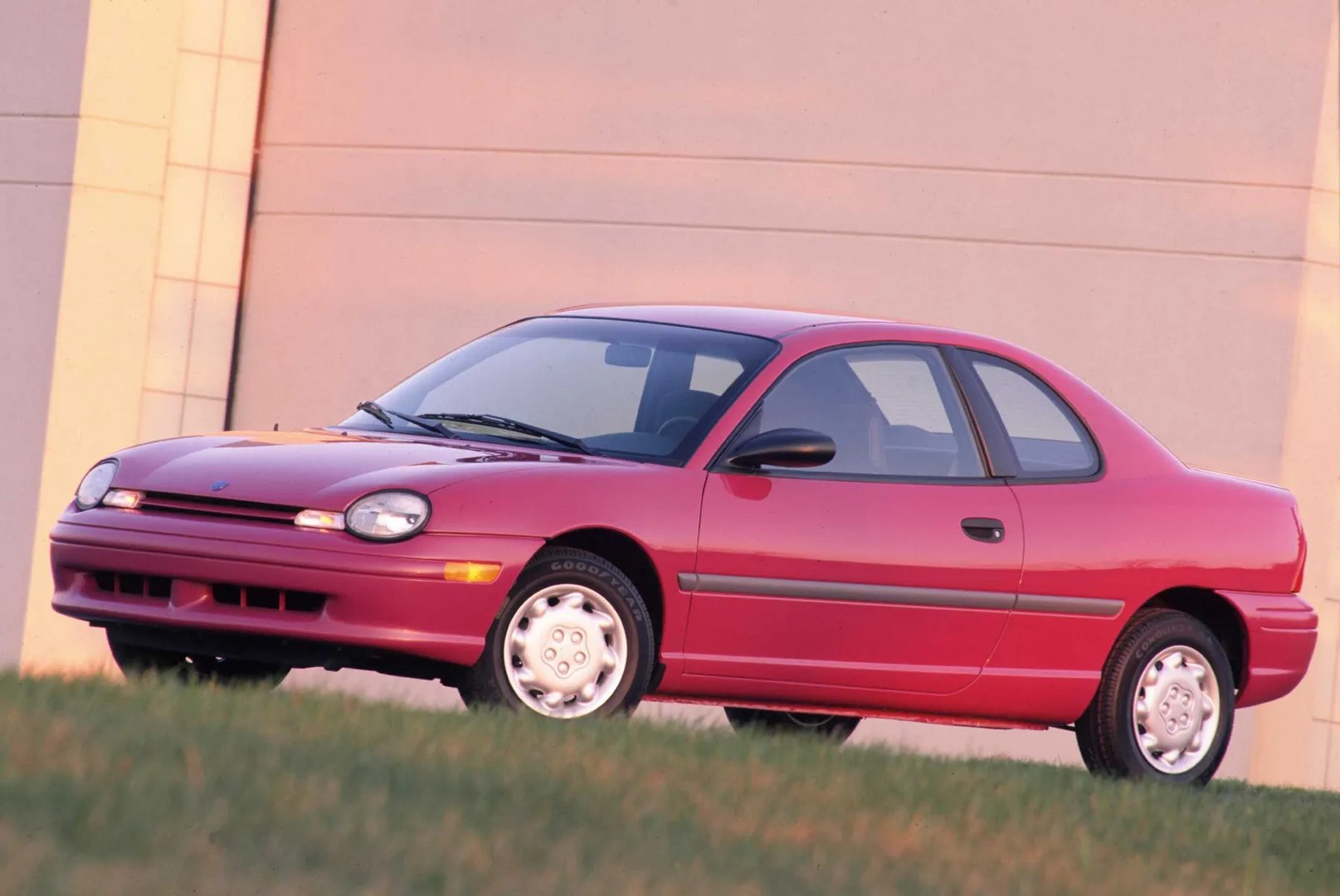 Dodge_Neon_1_generation__Coupe__1.jpg