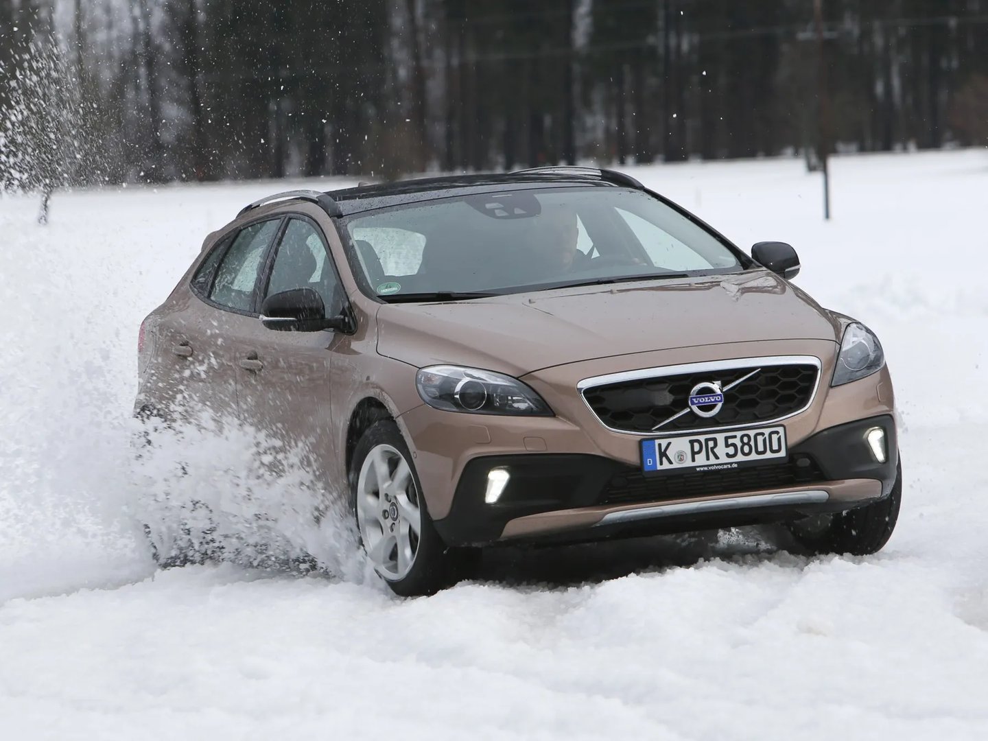 Volvo_V40_Cross_Country_1_generation__Hatchback_5-door__9.jpg