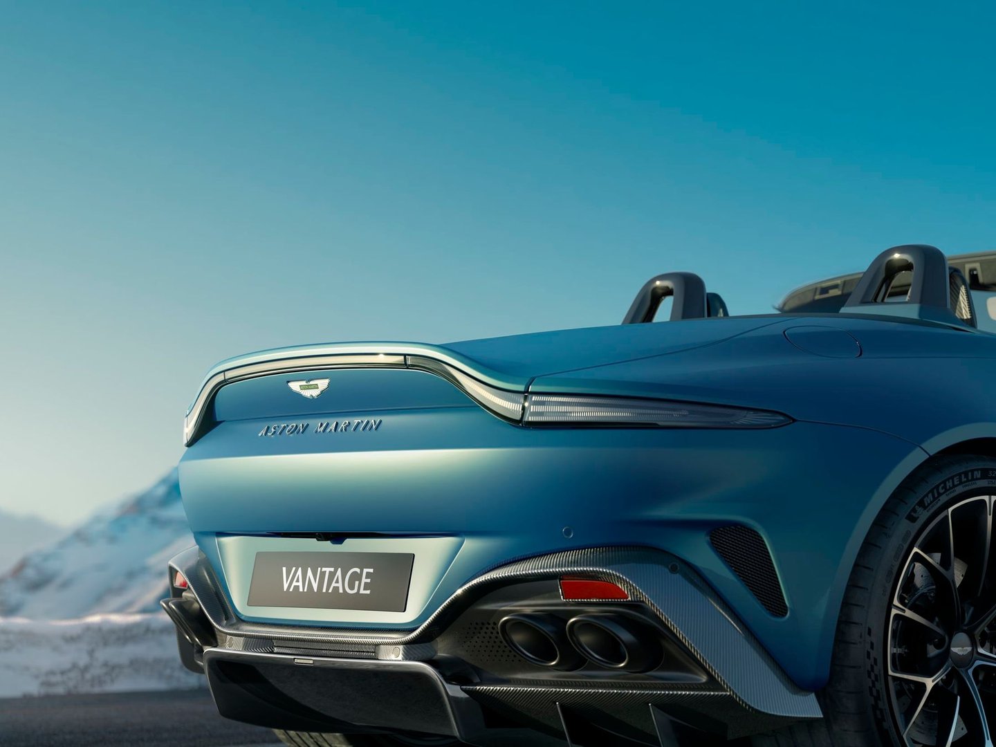 aston-martin_Vantage_4_generation_restyling__Roadster__14.jpg