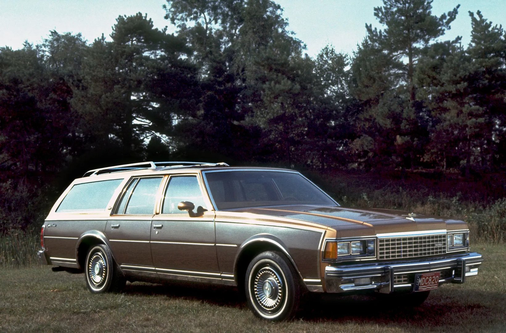Chevrolet_Caprice_3_generation__Estate_5-door__5.jpg
