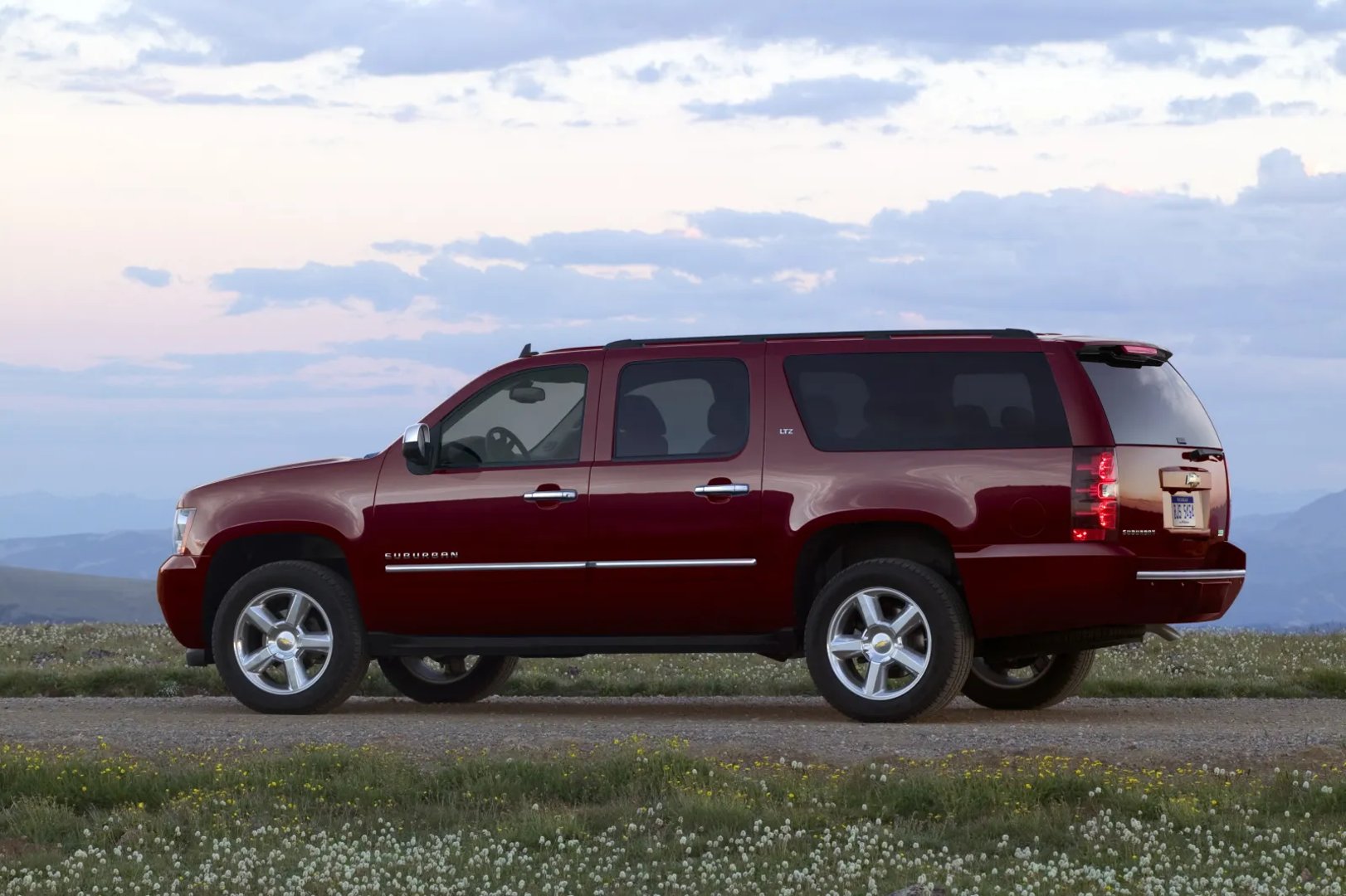 Chevrolet_Suburban_10_generation__SUV_5-doors__2.jpg