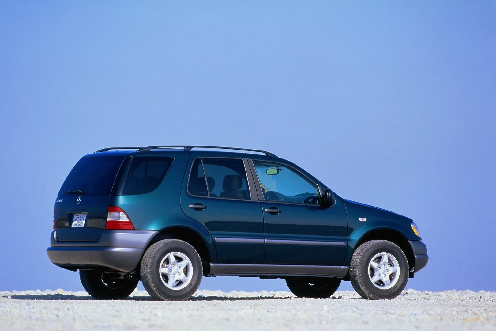 Mercedes_M-Class_1_generation__SUV_5-doors__8.jpg