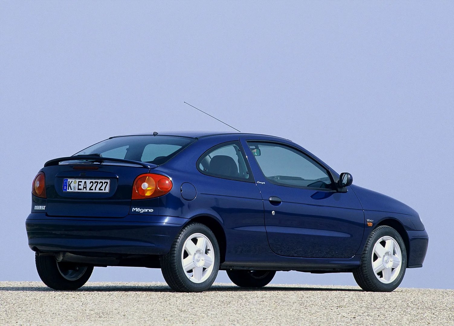 Renault_Megane_1_generation_restyling__Coupe__1.jpg
