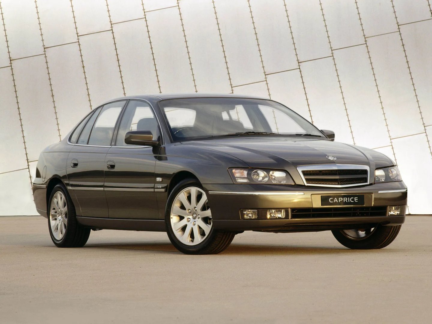 Holden_Caprice_2_generation__Sedan__9.jpg