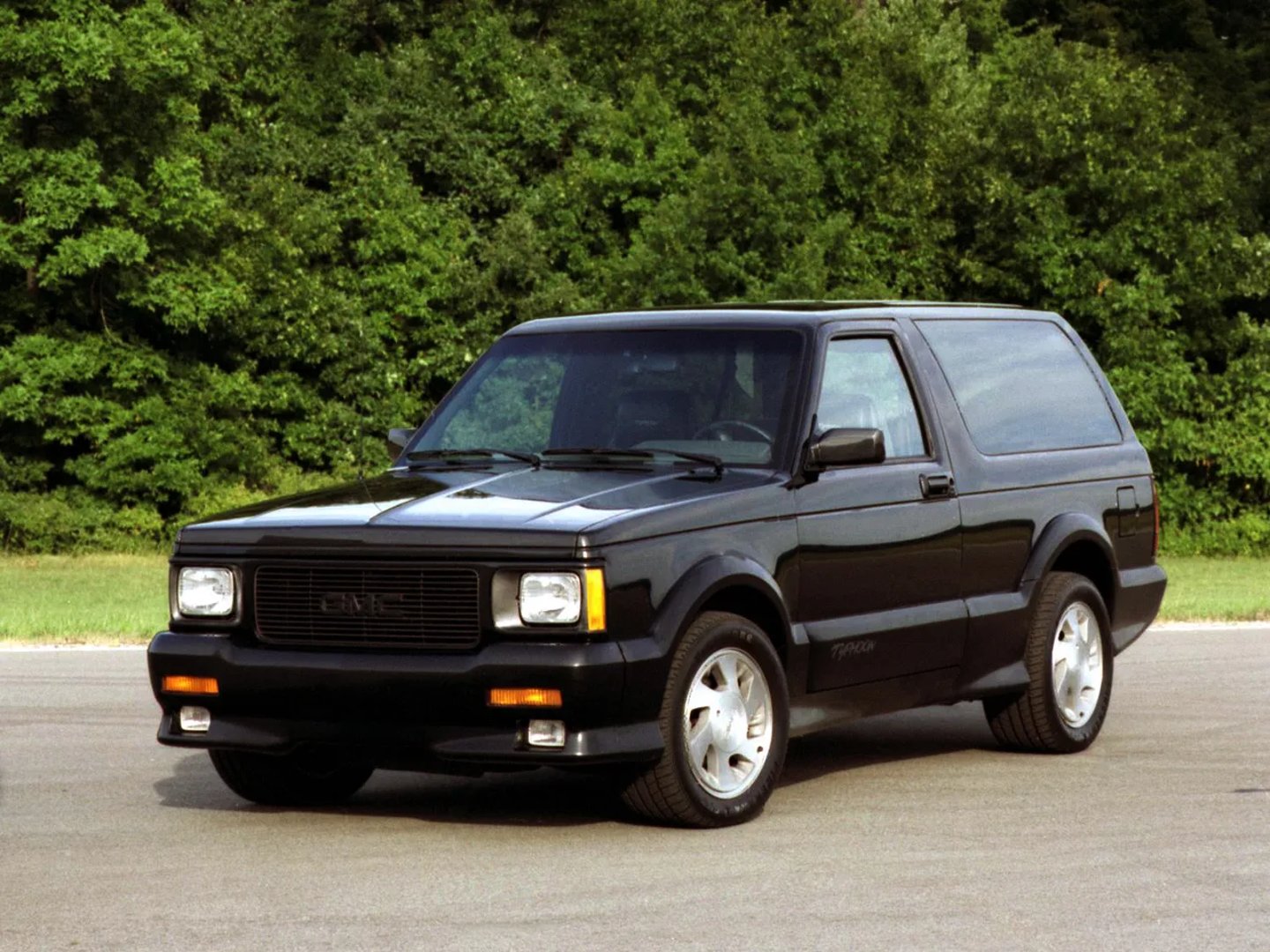 GMC_Typhoon_1_generation__SUV_3-doors__11.jpg