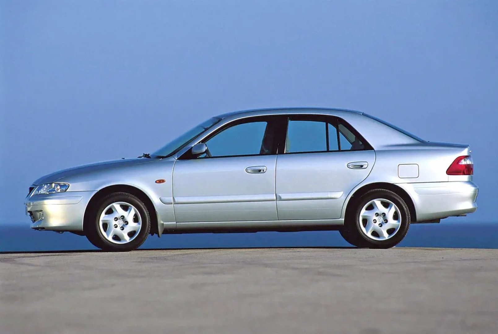 Mazda_626_5_generation__Sedan__3.jpg