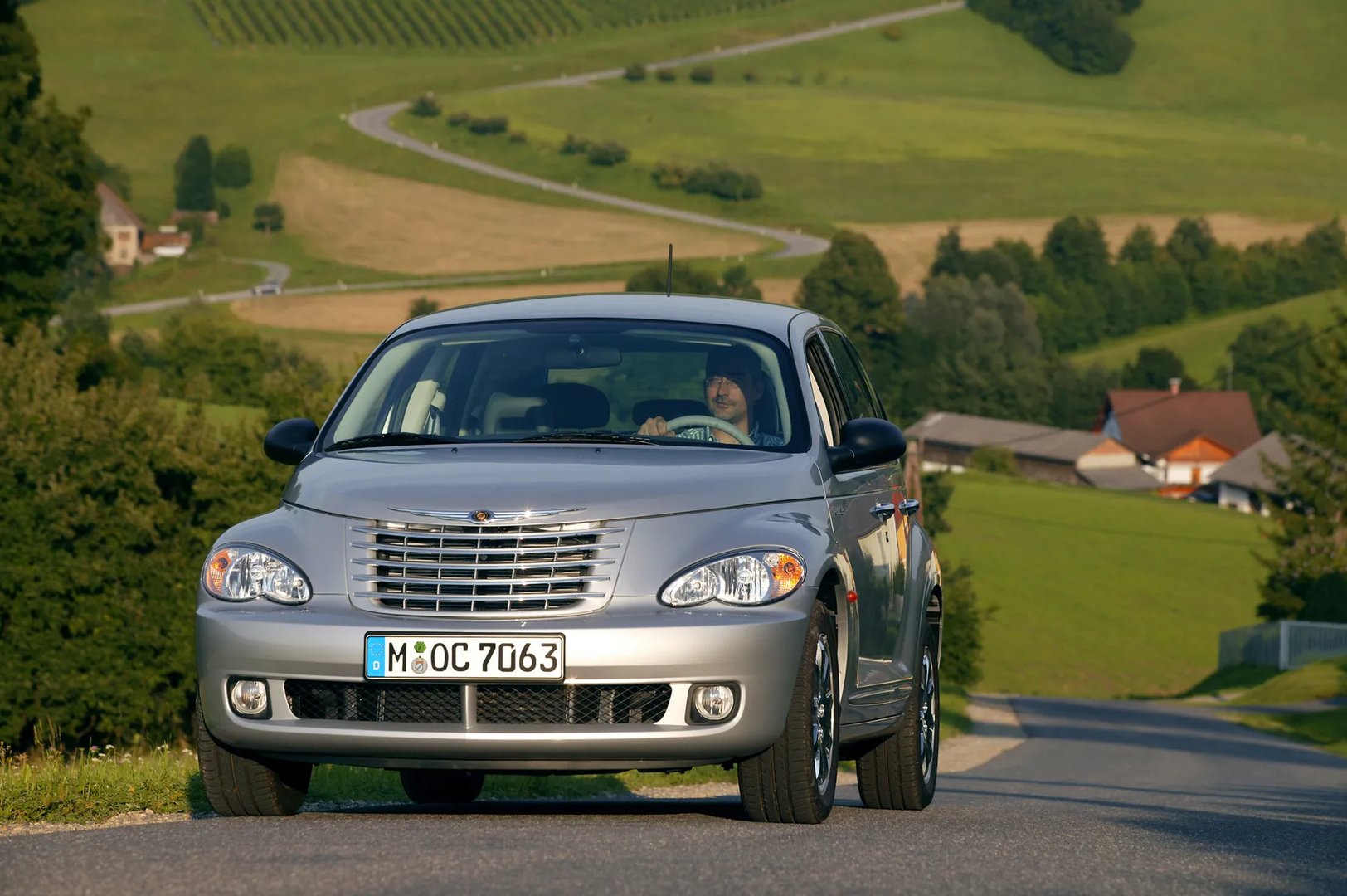 Chrysler_PT_Cruiser_1_generation__Hatchback_5-door__8.jpg
