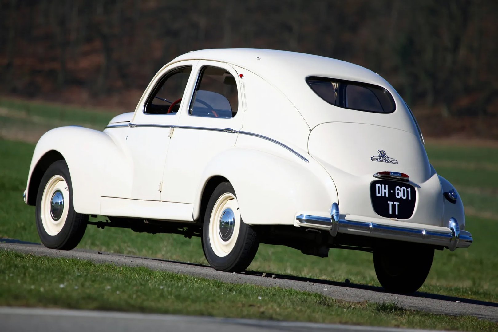 Peugeot_203_1_generation__Sedan__10.jpg