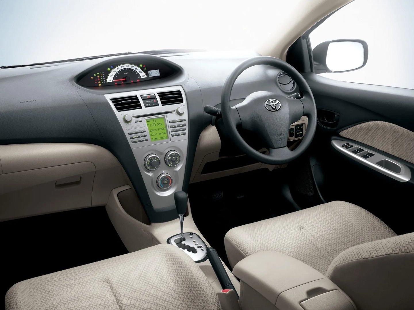 Toyota_Belta_1_generation__Sedan__13.jpg