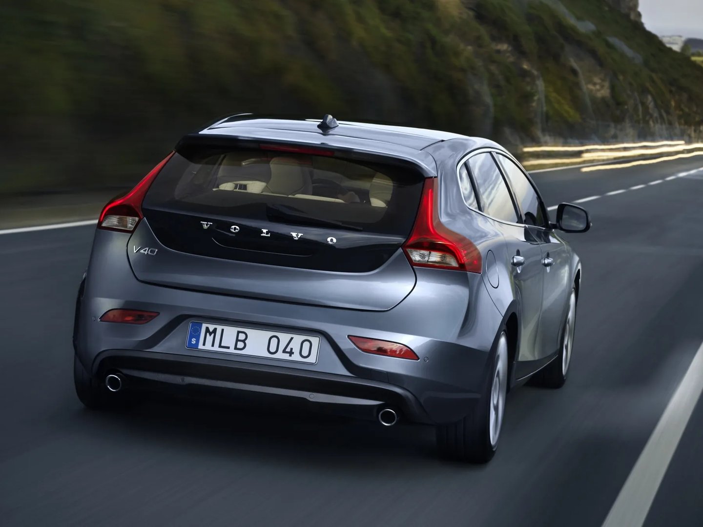 Volvo_V40_2_generation__Mini_5-doors__6.jpg