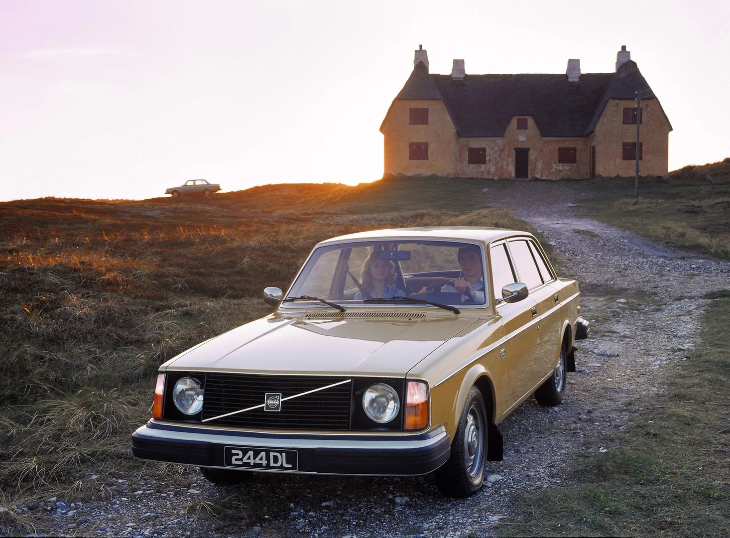 Volvo_240_Series_1_generation__Sedan__6.jpg