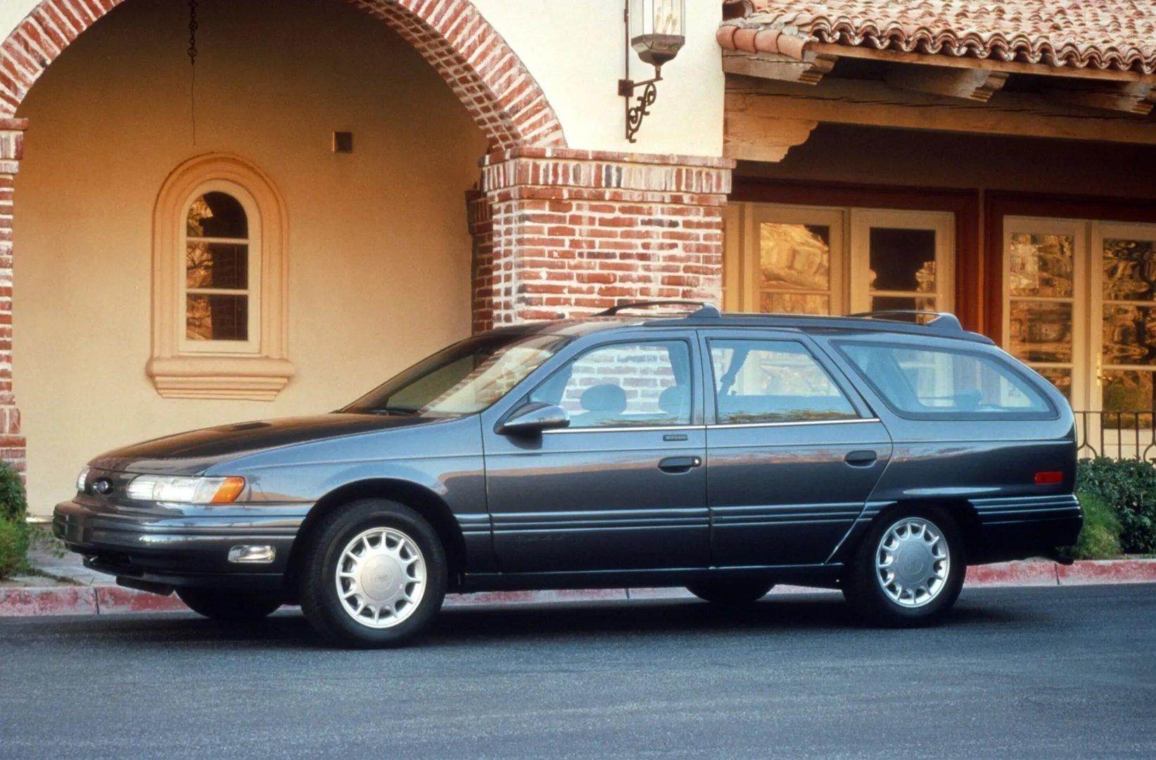 —  Estate 5-door